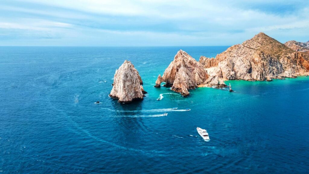 What Landmarks Are Included On A Standard Cabo Boat Tour