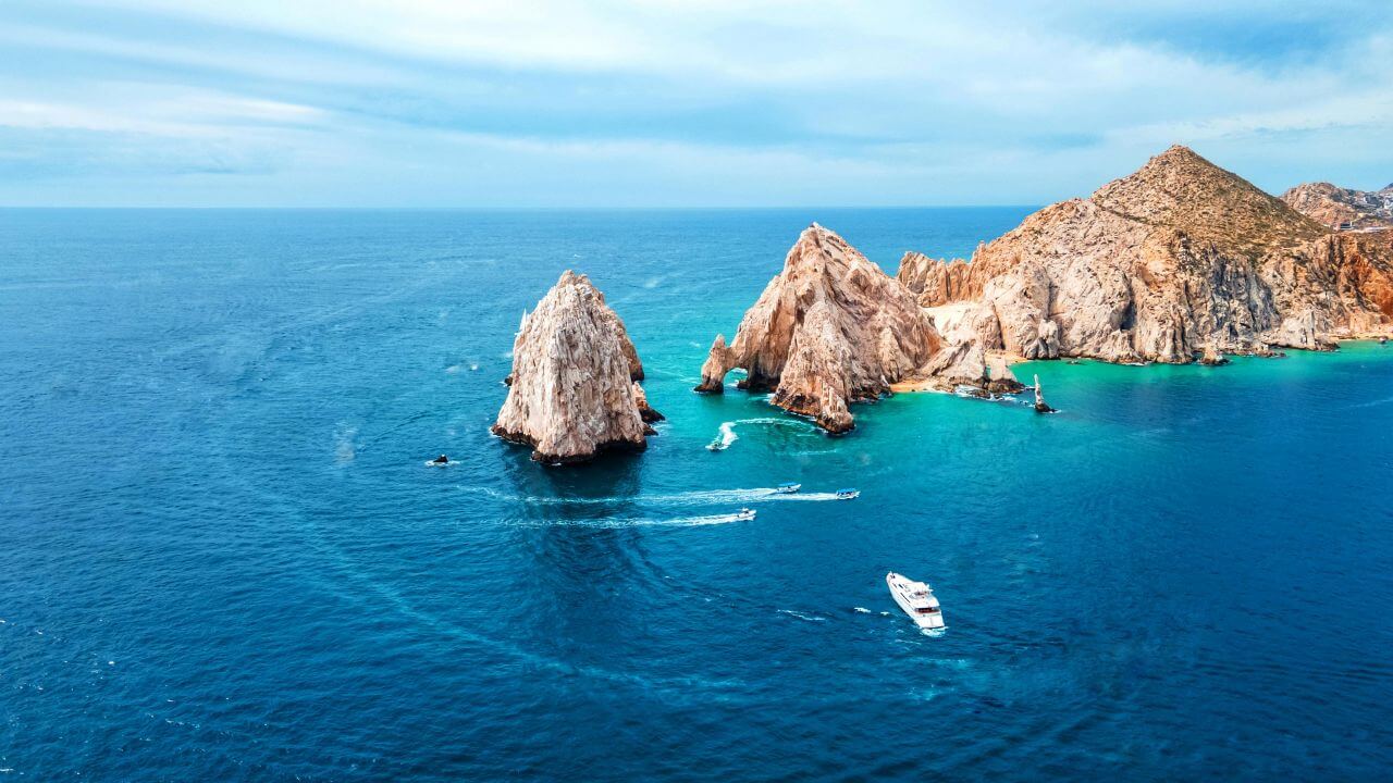 What Landmarks Are Included On A Standard Cabo Boat Tour
