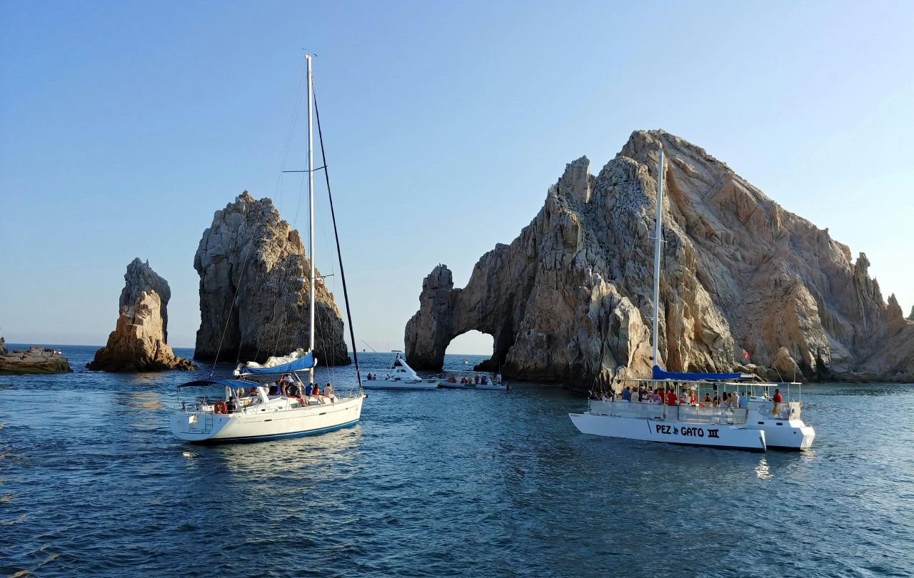 Does a Cabo Boat Tour Stop Near Lover’s Beach