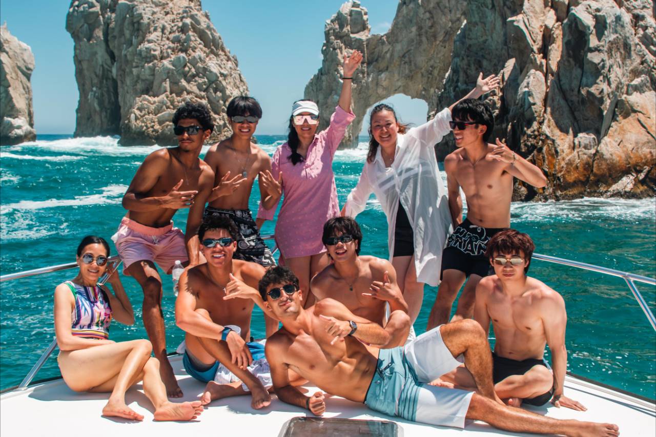 Can I Charter a Yacht for a Graduation Celebration in Cabo