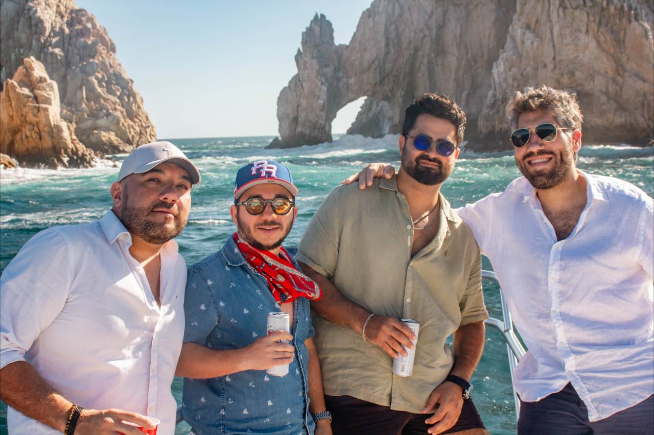 Can I Charter a Yacht for a Bachelor Party in Cabo