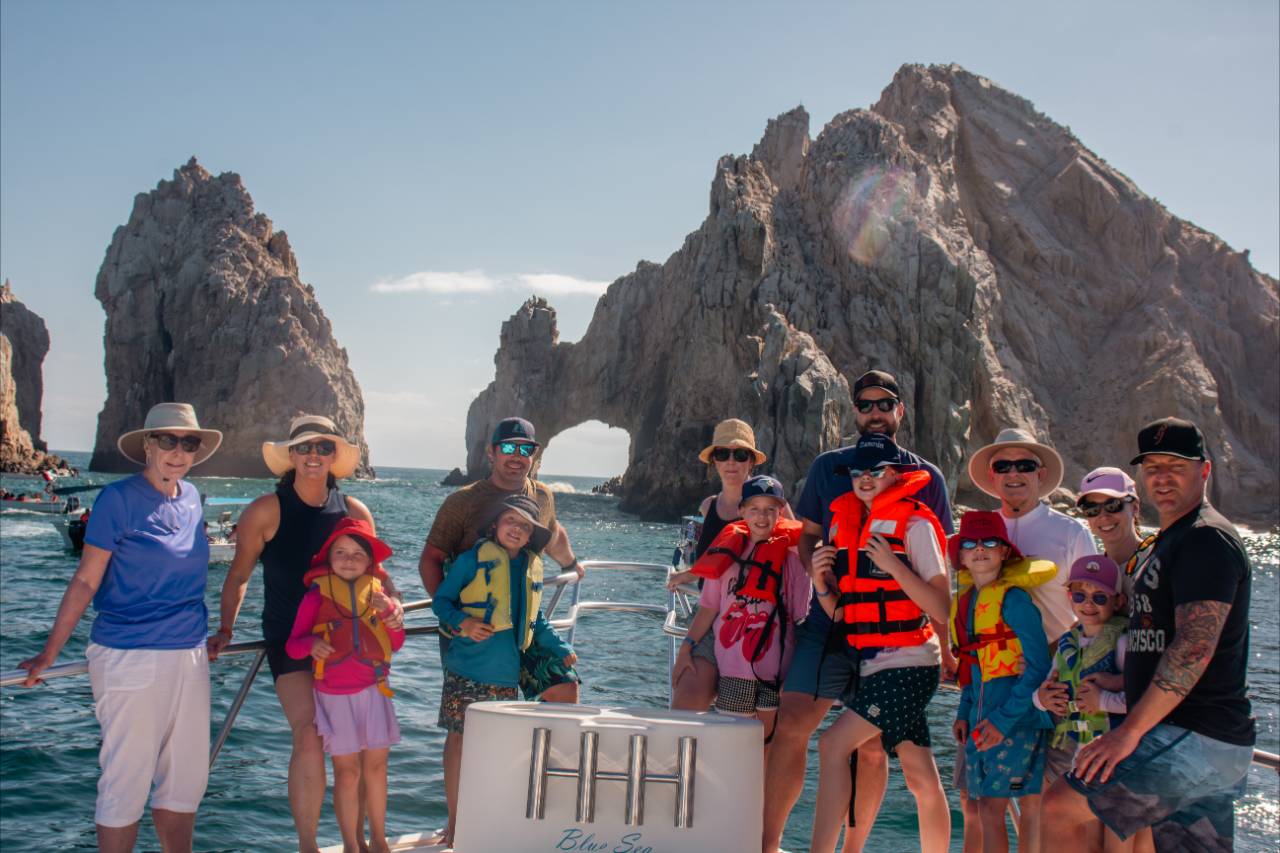 Can I Charter a Yacht for a Family Celebration in Cabo