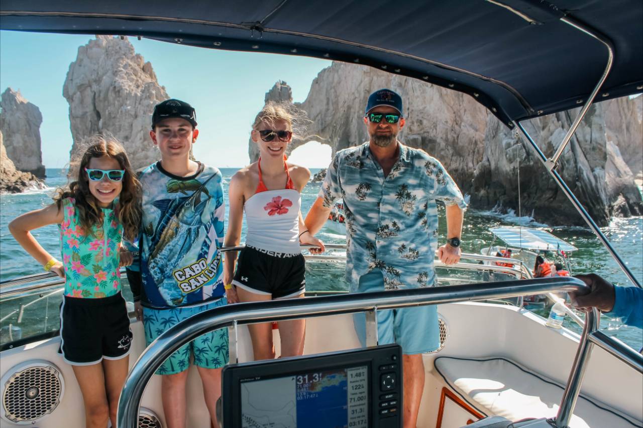 What Is the Best Yacht for a Family in Cabo
