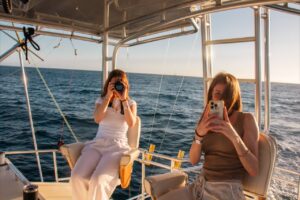 Can I Take Photos at the Arch From a Private Yacht